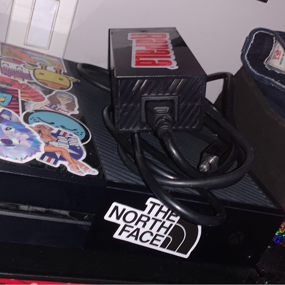 Xbox one no controller like new - Picture 2 of 3